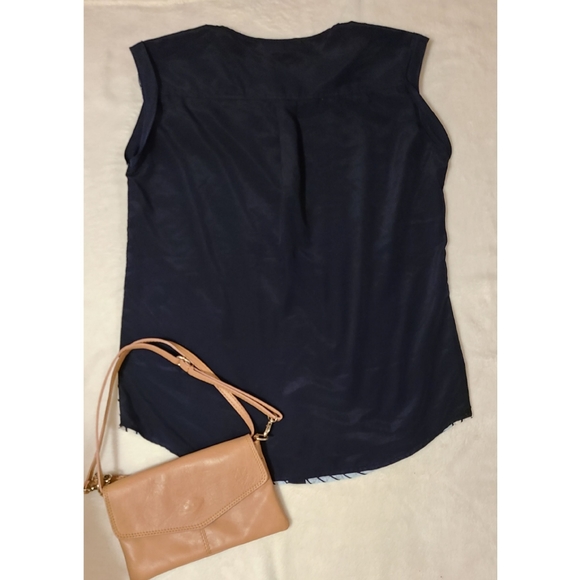 NEW YORK & COMPANY Top - Picture 2 of 8